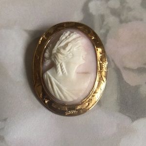 Solid 10K Gold Vintage Lady Carved PinkShell Cameo Brooch Pin. Marked 10K. Nice!